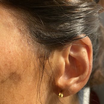 Color Lounge - Drips of dye below my hairline and in front of my ears. - Waxing Near Me - Urban Honolulu, Hawaii Color Lounge - Drips of dye below my hairline and in front of my ears. - Waxing Near Me - Urban Honolulu, Hawaii