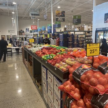 US Foods CHEF'STORE - Ambient temperature produce - tomatoes and mangos are at the correct temperature to avoid chill damage - Grocery Near Me - Visalia, California