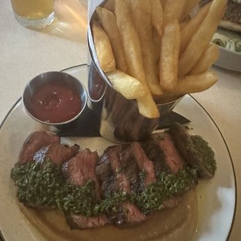 Lyonshare Public House - Steak frites - American Near Me - Beacon, New York