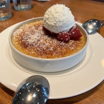 Earls Kitchen + Bar - Creme brulee - New American Near Me - Miami, Florida Earls Kitchen + Bar - Creme brulee - New American Near Me - Miami, Florida
