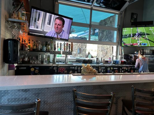 What’s Crackin Cafe by null