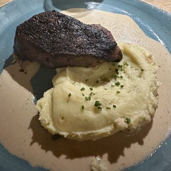 Single Barrel Social - Steak & mashed potatoes - Cocktail Bars Near Me - Brighton, Michigan