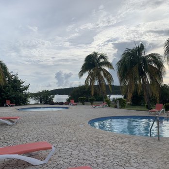 Sea Breeze Hotel Bar - Bars Near Me - Culebra, Puerto Rico Sea Breeze Hotel Bar - Bars Near Me - Culebra, Puerto Rico