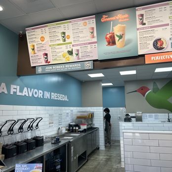 Robeks Fresh Juices & Smoothies - The store - Juice Bars & Smoothies Near Me - Reseda, California