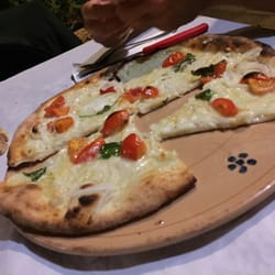 Masseria Montetirena - Pizza mozzarella pomodori e cipolle