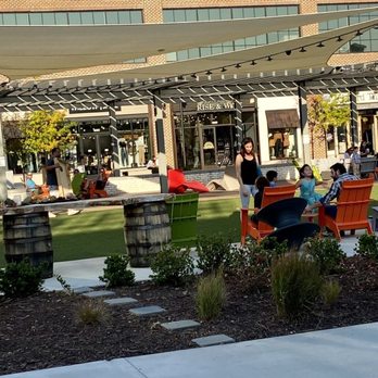 Halcyon - Courtyard. - Shopping Centers Near Me - Alpharetta, Georgia