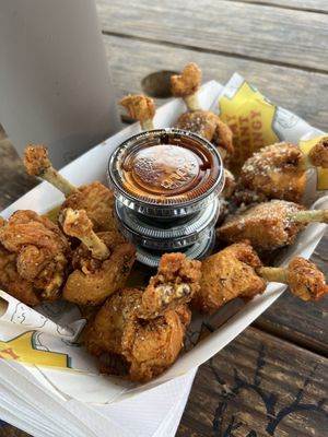 Tommy Want Wingy by null