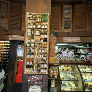 LF Café & Bistrô - The interior is very cute place - Cafes Near Me - Rio de Janeiro, RJ LF Café & Bistrô - The interior is very cute place - Cafes Near Me - Rio de Janeiro, RJ