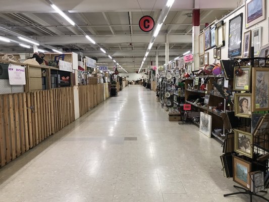 Yard Birds Mall & Storage by null