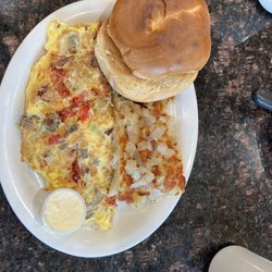 Moonlight Diner - Omelet, bagel and hash browns w. Onions
