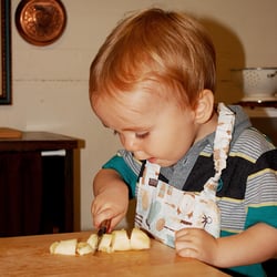 Alcuin Montessori School - Toddlers making snack.