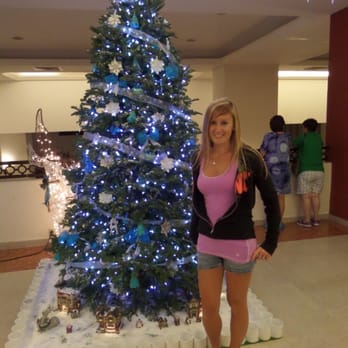 Royal Sands Resort - Christmas time in Cancun!! Lobby of Royal Solaris. - Hotels Near Me - Cancún, ROO