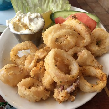 Restaurant Yotis - a plate of fried calamails and a bowl of dip - Breakfast & Brunch Near Me - Saint-Hubert, Quebec