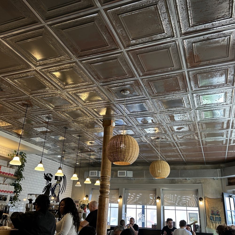 Alma Cafe - Bar and dining area - Coffee & Tea Near Me - New Orleans, Louisiana