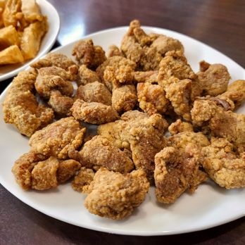 Ding Hao Noodle House - 台式鹽酥雞 $11.00 ~ 頂好招牌餐點之一,雞肉去骨去皮,裹粉又薄又脆,外酥內嫩帶肥膏! - Taiwanese Near Me - Coquitlam, British Columbia Ding Hao Noodle House - 台式鹽酥雞 $11.00 ~ 頂好招牌餐點之一,雞肉去骨去皮,裹粉又薄又脆,外酥內嫩帶肥膏! - Taiwanese Near Me - Coquitlam, British Columbia