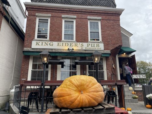 King Eider's Pub by null