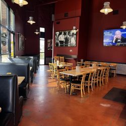 Dickey's Barbecue Pit - Dining area