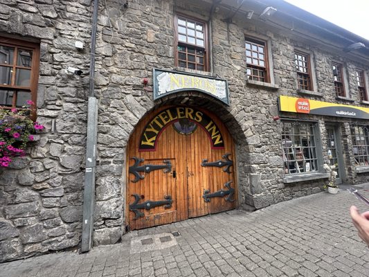 Kyteler's Inn by null