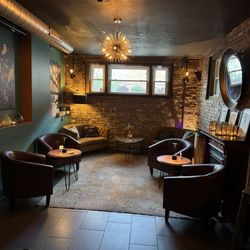 1915 Wine Cellar - Lounge area