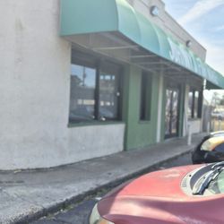 Johnny's Fish Market - Outside