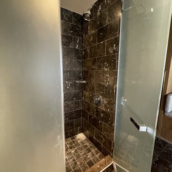 Loden Hotel - Large tiled shower - Hotels Near Me - Vancouver, British Columbia