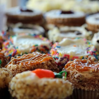 Leli's Bakery - Cafes Near Me - Astoria, New York