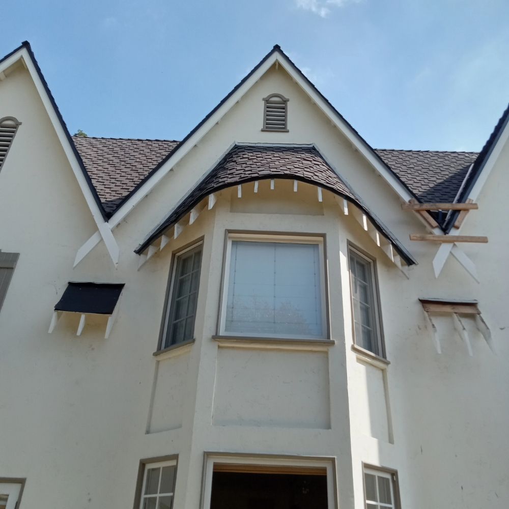 Slide of A&M Roofing