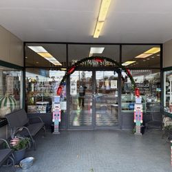 Old North State Candy And Gifts - Entrance.