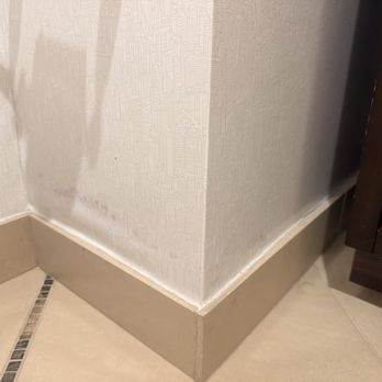 Omni Dallas Hotel - Bathroom mold, dirty floor - Hotels & Travel Near Me - Dallas, Texas Omni Dallas Hotel - Bathroom mold, dirty floor - Hotels & Travel Near Me - Dallas, Texas