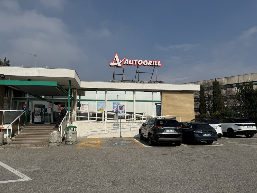 AUTOGRILL Piazza Bra', Finnmark, Verona, Italy Bars Phone Number Yelp