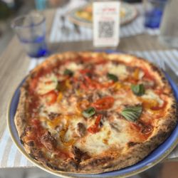 Che Bonta - Sausage and pepper pizza!