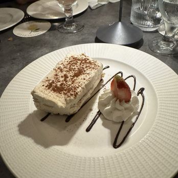 Limoncello Ristorante - Tiramisu - Italian Near Me - Palm Beach Gardens, Florida Limoncello Ristorante - Tiramisu - Italian Near Me - Palm Beach Gardens, Florida