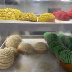 Nena's Bakery - Conchas Sweet Bread