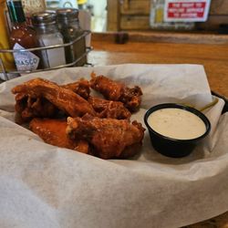 Shorthorn Bar and Grill - Hot Wings - Crispy!
