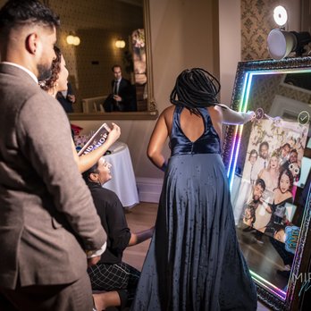 Mirrored Memories - Mirror Me Booth at a Wedding - Photo Booth Rentals Near Me Mirrored Memories - Mirror Me Booth at a Wedding - Photo Booth Rentals Near Me