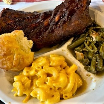 Bennett's Pit Bar-B-Que - Barbeque Near Me - Pigeon Forge, Tennessee