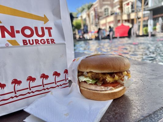 In-N-Out Burger by null