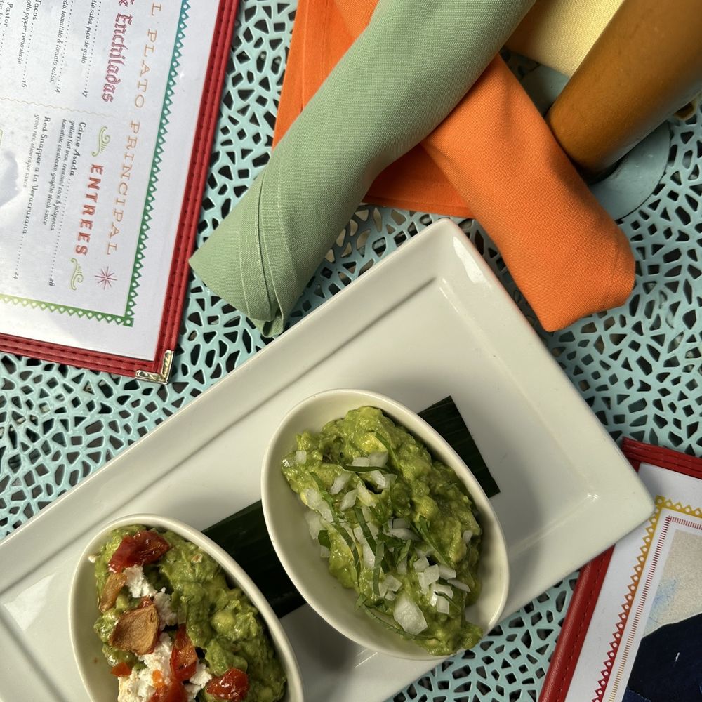 El Vez - Guacamole platter - Mexican Near Me - Philadelphia, Pennsylvania