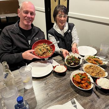 Simi's Cafe - Happy Customers - Asian Fusion Near Me - Gilbert, Arizona