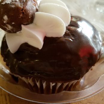 Gabby's Cafe - Jacked up Joe cupcake from Tres Belle bakery - Italian Near Me - Wyoming, Ohio