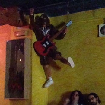 Hell Awaits - Bar heavy, pero del bueno - Music Venues Near Me - Barcelona, B Hell Awaits - Bar heavy, pero del bueno - Music Venues Near Me - Barcelona, B