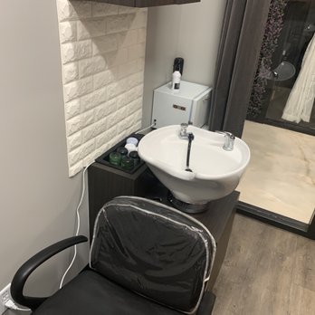 HW Barbering - Shampoo, scalp massage, hot towel! - Waxing Near Me - Highlands Ranch, Colorado