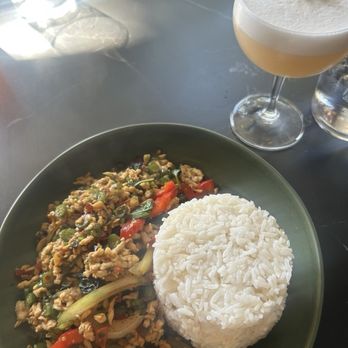 Sen Thai Noodle - Basil chicken - Thai Near Me - San Carlos, California Sen Thai Noodle - Basil chicken - Thai Near Me - San Carlos, California