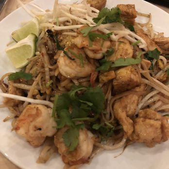 Cafe De Thai - Shrimp and Chicken Pad Thai Dinner - Thai Near Me - Reno, Nevada Cafe De Thai - Shrimp and Chicken Pad Thai Dinner - Thai Near Me - Reno, Nevada
