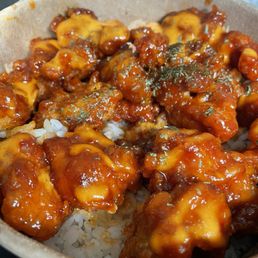 Chicken and rice combo (signature sauce) Chicken and rice combo (signature sauce)
