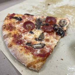 Last 2 slices of delicious pepperoni, mushroom & sausage!!! Last 2 slices of delicious pepperoni, mushroom & sausage!!!