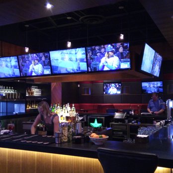 Moxies Kitchener Restaurant - bar - Canadian (New) Near Me - Kitchener, Ontario