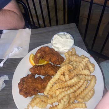 Syberg's Gravois - Trashed tender platter - American Near Me - Saint Louis, Missouri Syberg's Gravois - Trashed tender platter - American Near Me - Saint Louis, Missouri