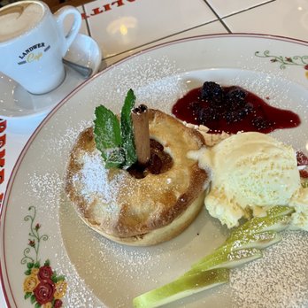 Cafe Landwer - Rutherford & Bathurst - Apple pie and cortado - Cafes Near Me - Maple, Ontario Cafe Landwer - Rutherford & Bathurst - Apple pie and cortado - Cafes Near Me - Maple, Ontario