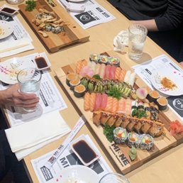 54 piece medium sushi plater